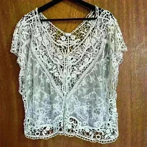 Vintage lace and embroidered top %100 cotton size medium